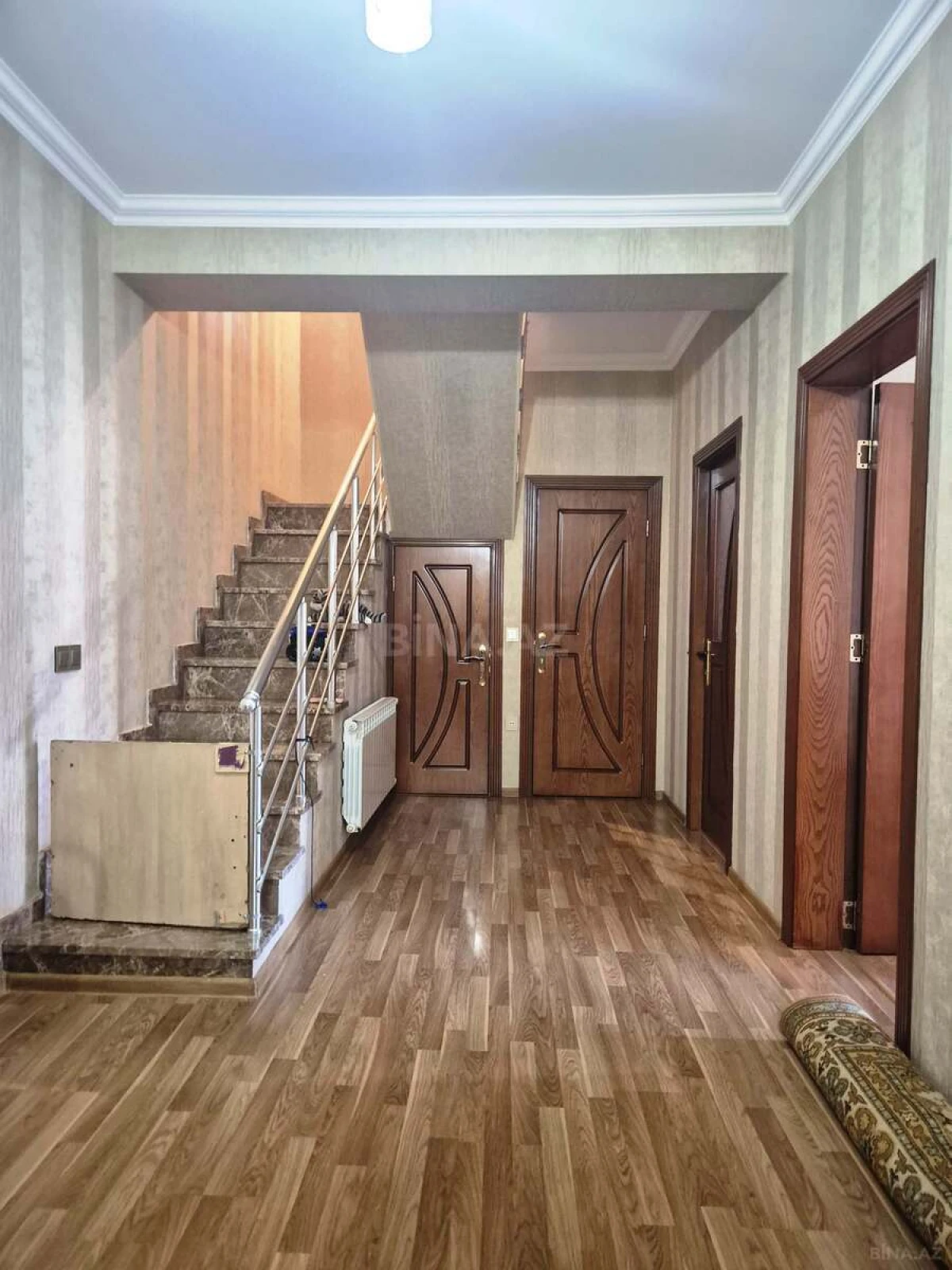 Satılır 4 otaqlı mənzil 200 m²