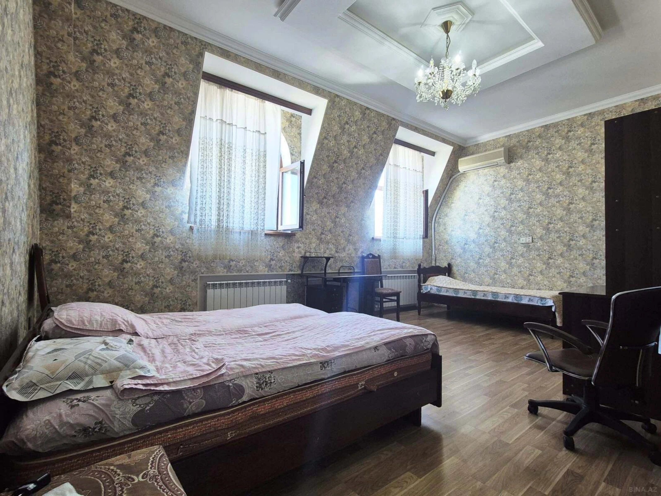 Satılır 4 otaqlı mənzil 200 m²