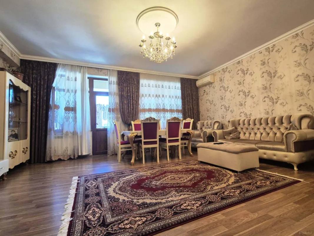 Satılır 4 otaqlı mənzil 200 m²