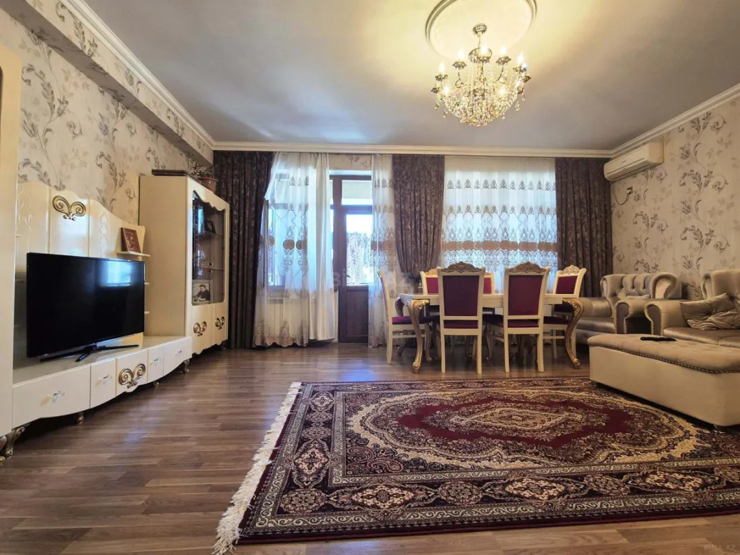 Satılır 4 otaqlı mənzil 200 m²