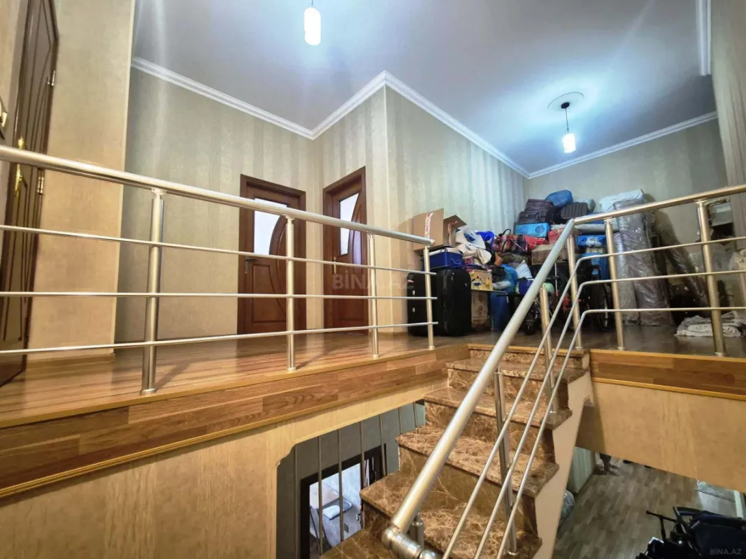 Satılır 4 otaqlı mənzil 200 m²