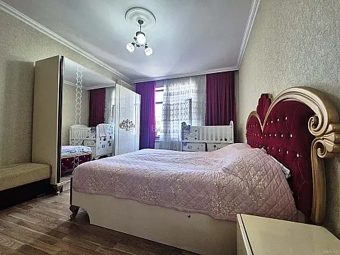 Satılır 4 otaqlı mənzil 200 m²