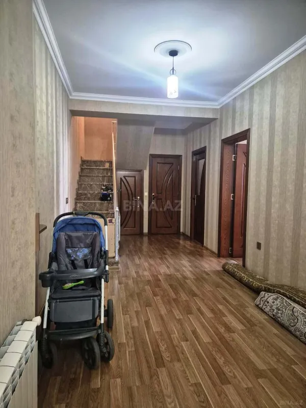 Satılır 4 otaqlı mənzil 200 m²