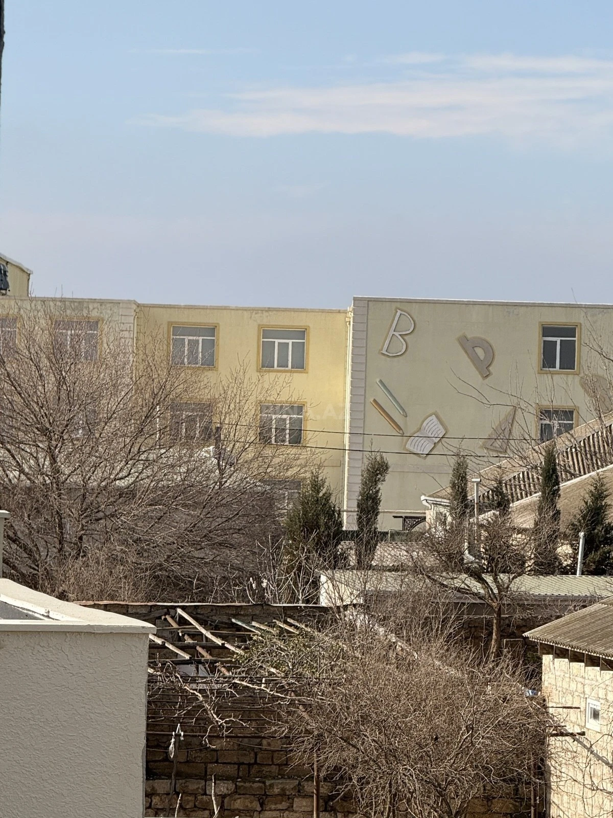 Satılır 5 otaqlı həyət evi 200 m²