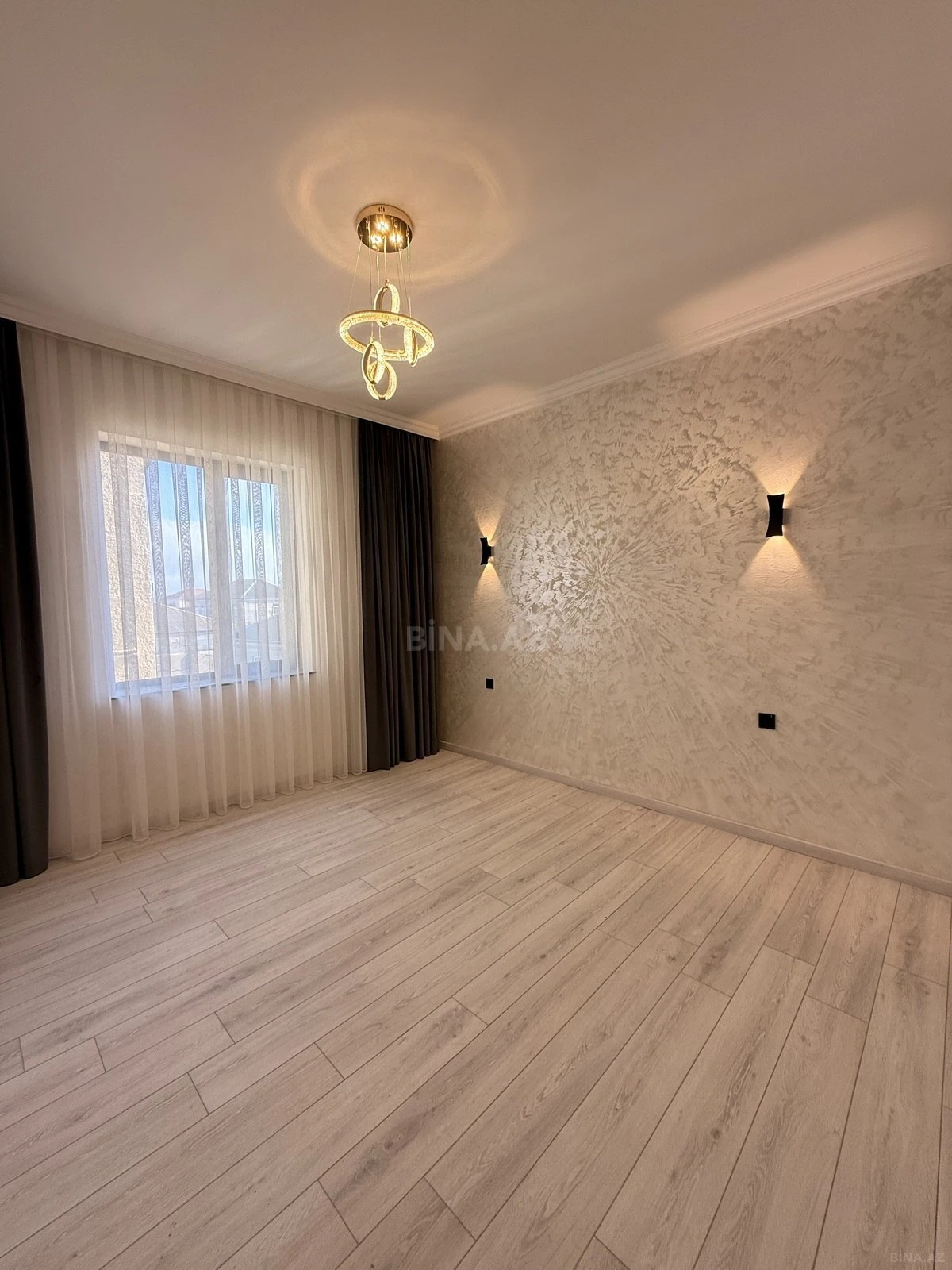 Satılır 5 otaqlı həyət evi 200 m²