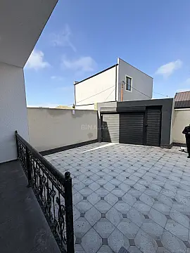 Satılır 5 otaqlı həyət evi 200 m²