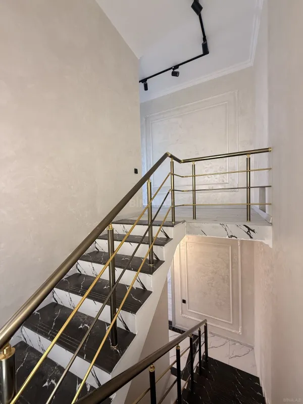 Satılır 5 otaqlı həyət evi 200 m²