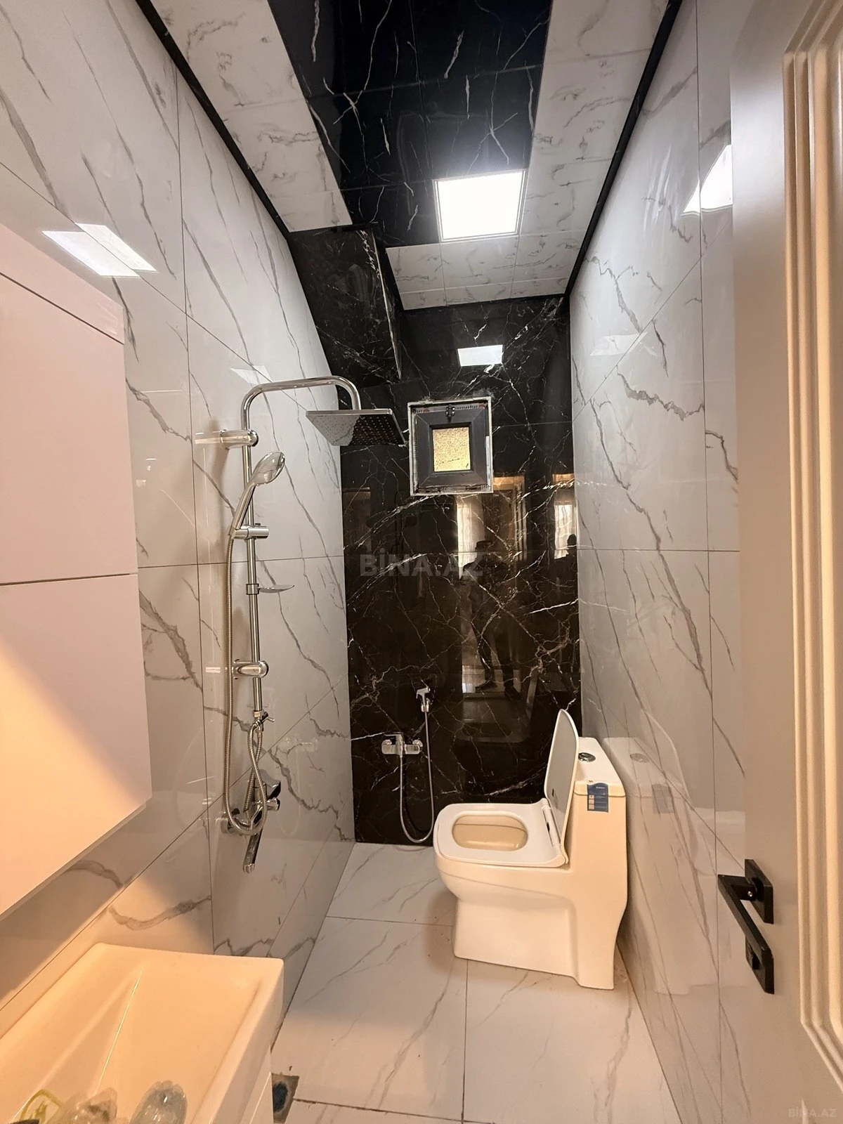 Satılır 5 otaqlı həyət evi 200 m²