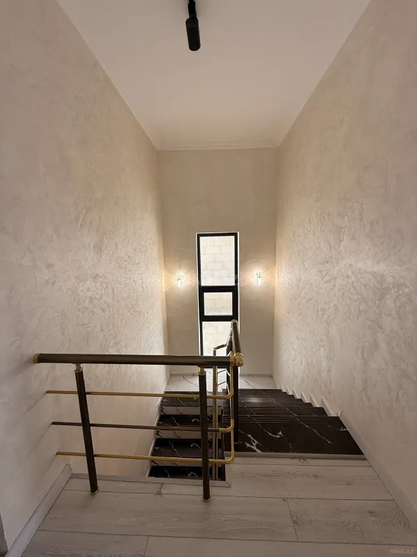 Satılır 5 otaqlı həyət evi 200 m²