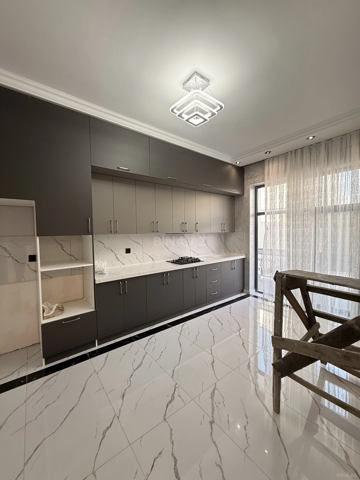 Satılır 5 otaqlı həyət evi 200 m²