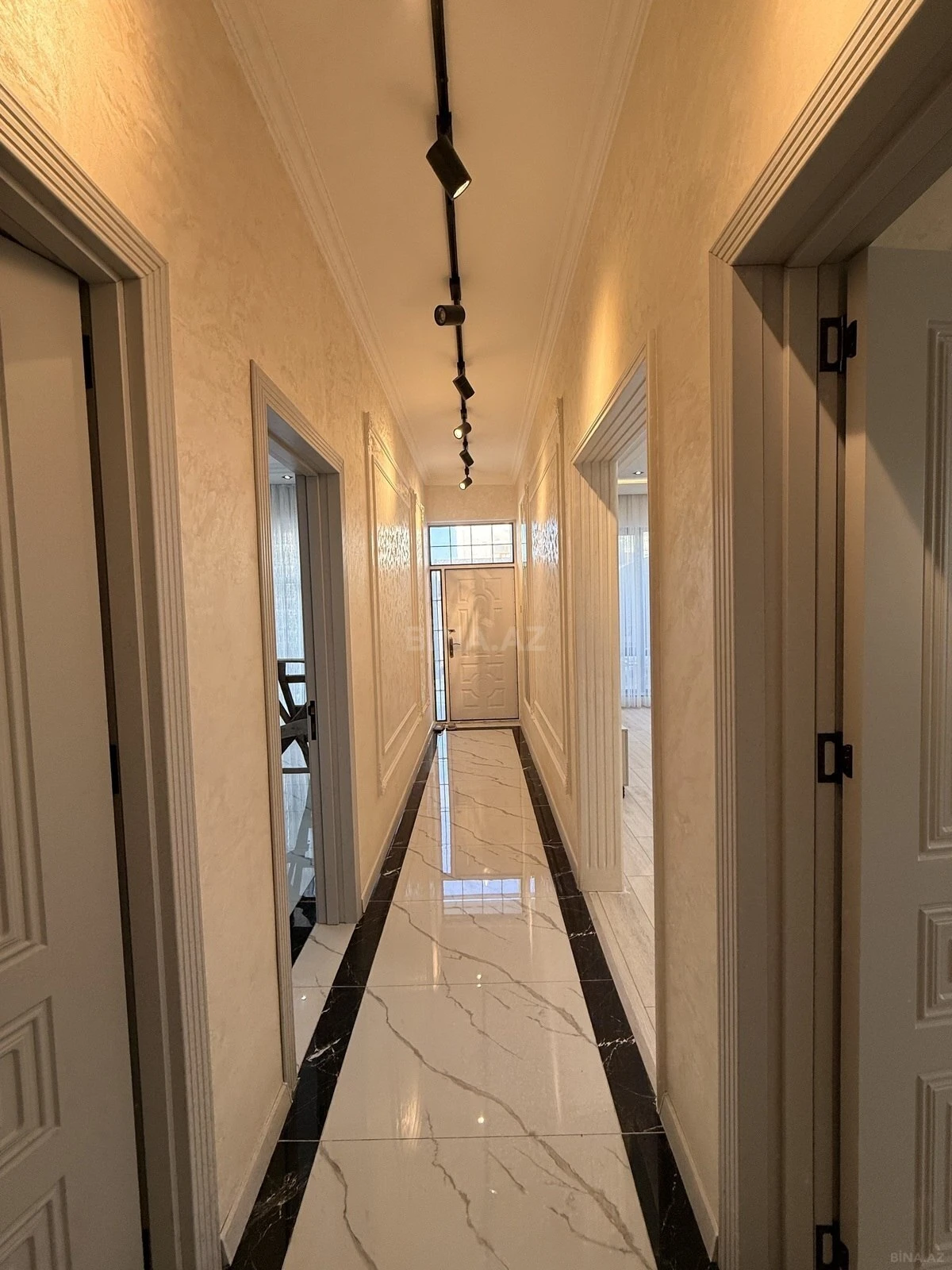 Satılır 5 otaqlı həyət evi 200 m²