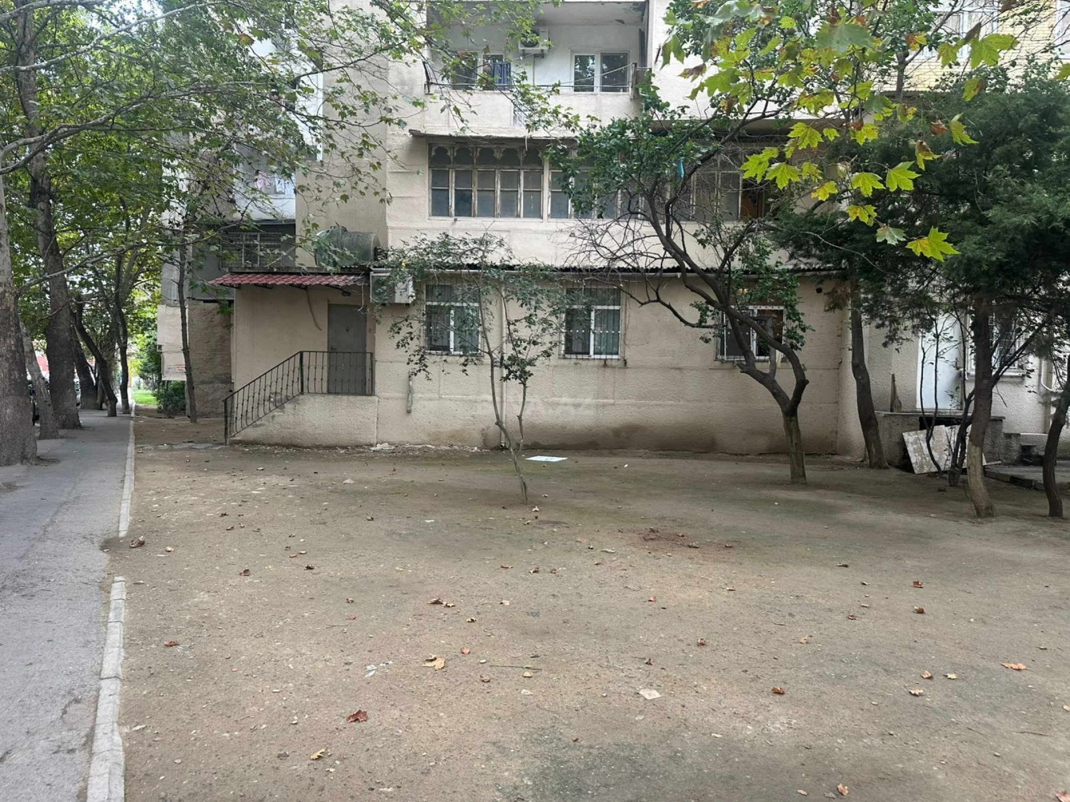 Kirayə verilir 4 otaqlı ofis 100 m²