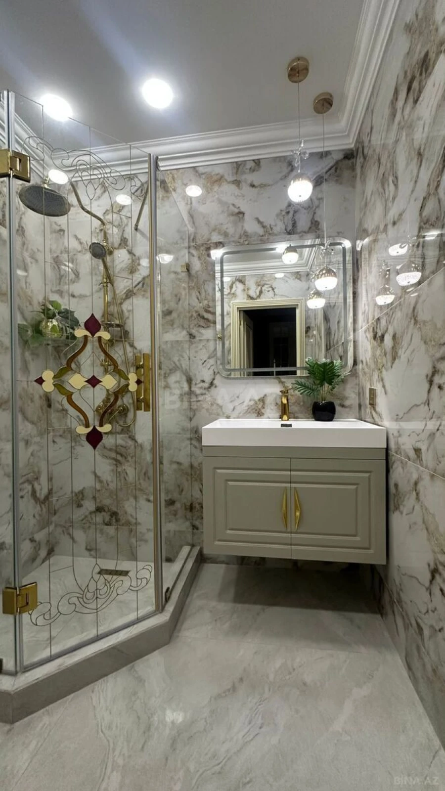 Kirayə verilir 3 otaqlı mənzil 140 m²