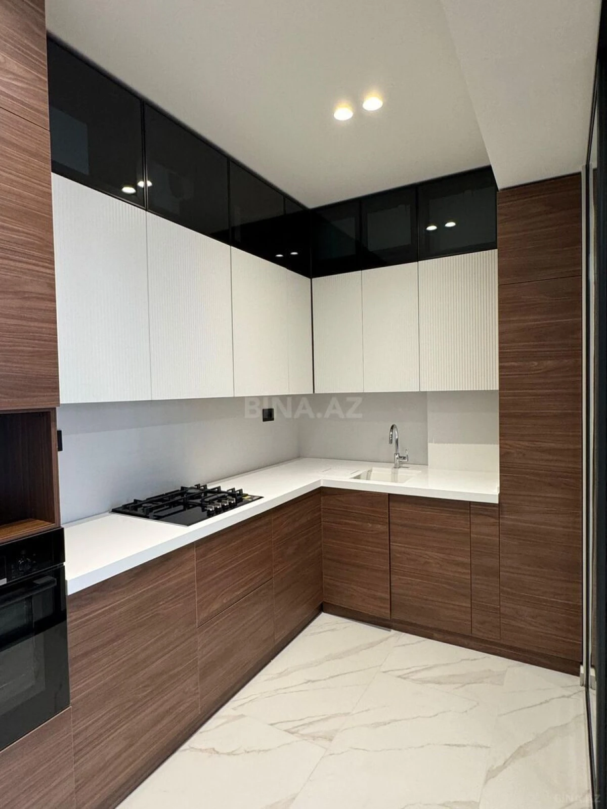 Satılır 3 otaqlı mənzil 108 m²