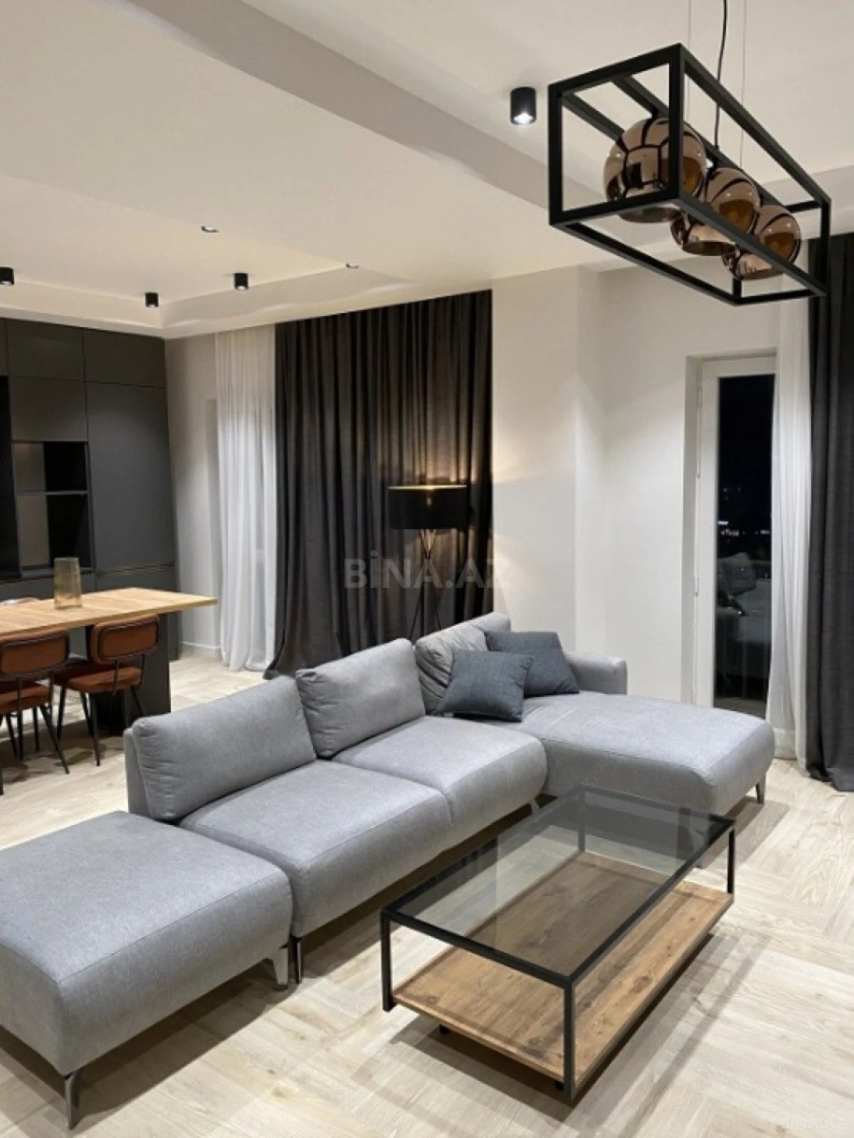 Kirayə verilir 2 otaqlı mənzil 90 m²