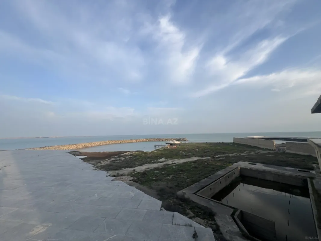 Satılır 15 otaqlı həyət evi 1556 m²