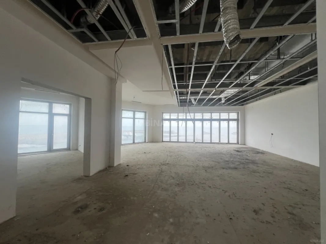 Satılır 15 otaqlı həyət evi 1556 m²