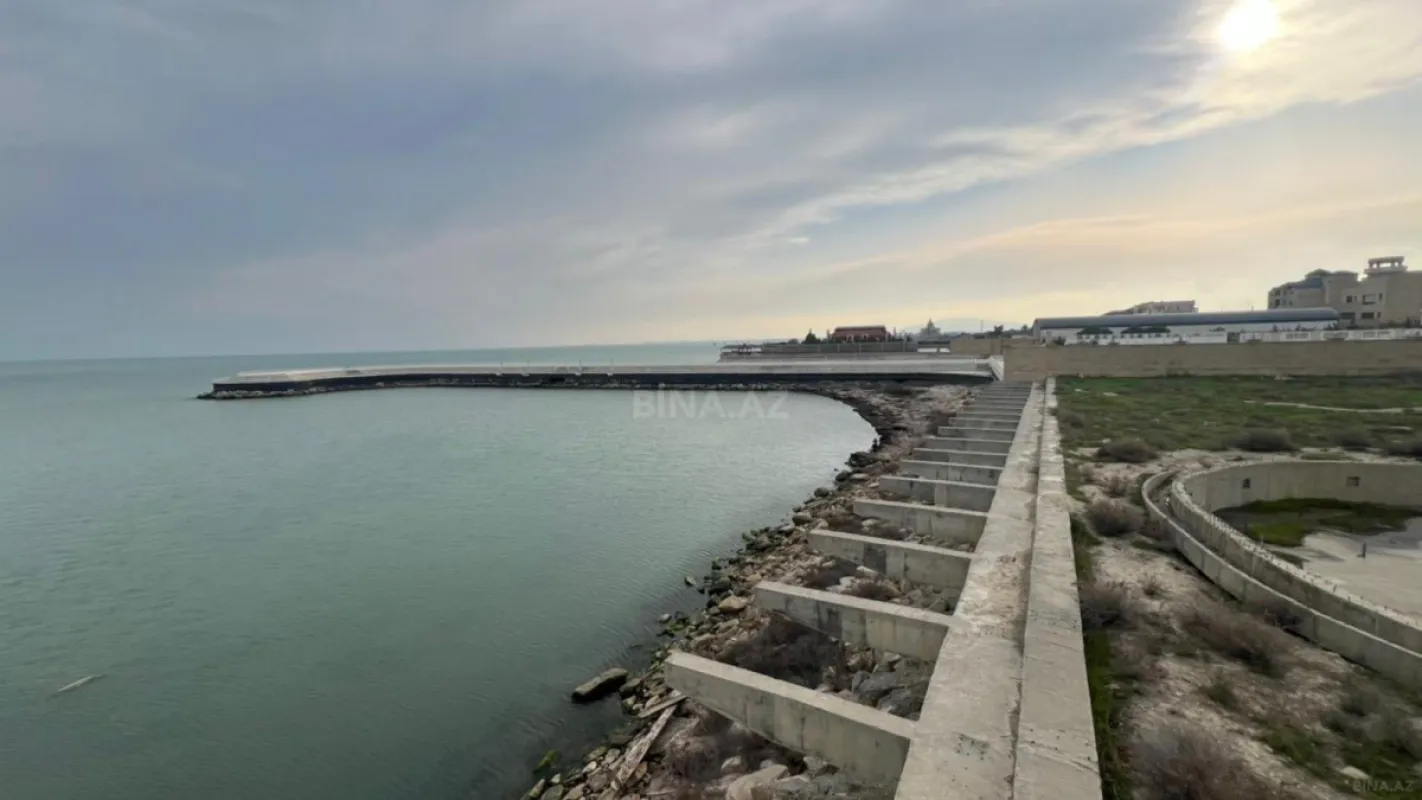 Satılır 15 otaqlı həyət evi 1556 m²