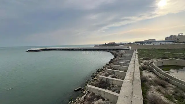 Satılır 15 otaqlı həyət evi 1556 m²