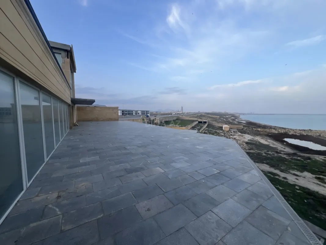 Satılır 15 otaqlı həyət evi 1556 m²