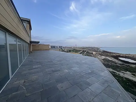 Satılır 15 otaqlı həyət evi 1556 m²