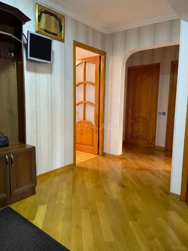 Satılır 4 otaqlı mənzil 100 m²