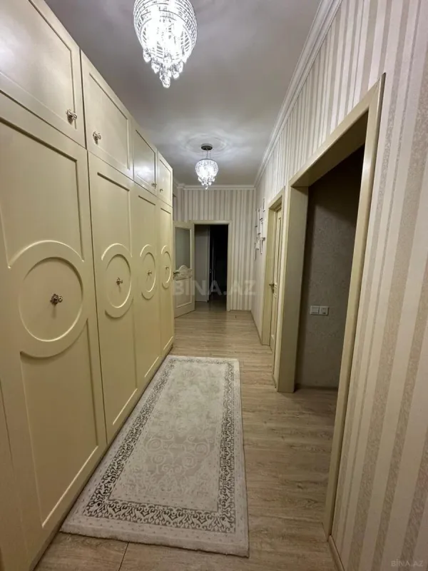 Satılır 4 otaqlı mənzil 108 m²