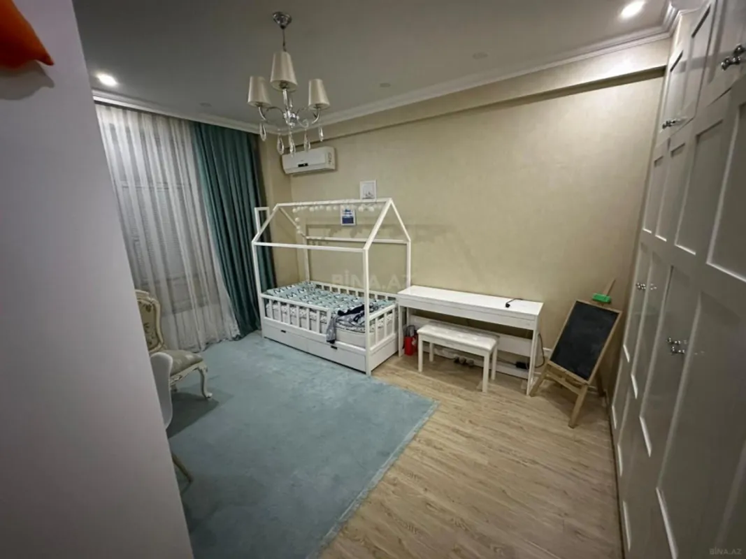 Satılır 4 otaqlı mənzil 108 m²
