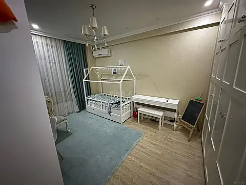 Satılır 4 otaqlı mənzil 108 m²