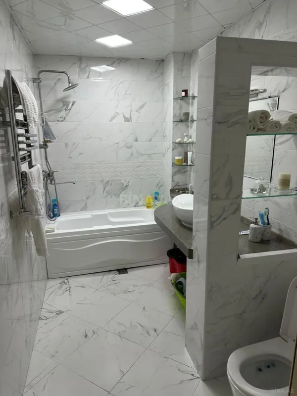 Satılır 4 otaqlı mənzil 108 m²