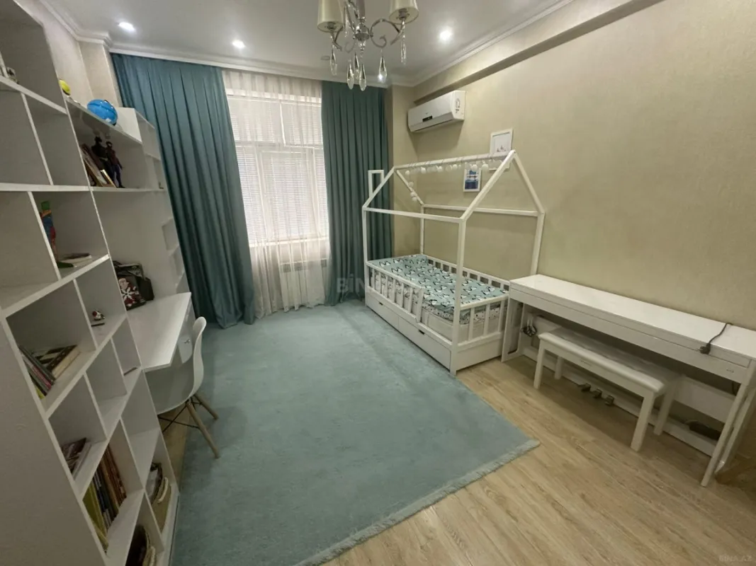 Satılır 4 otaqlı mənzil 108 m²