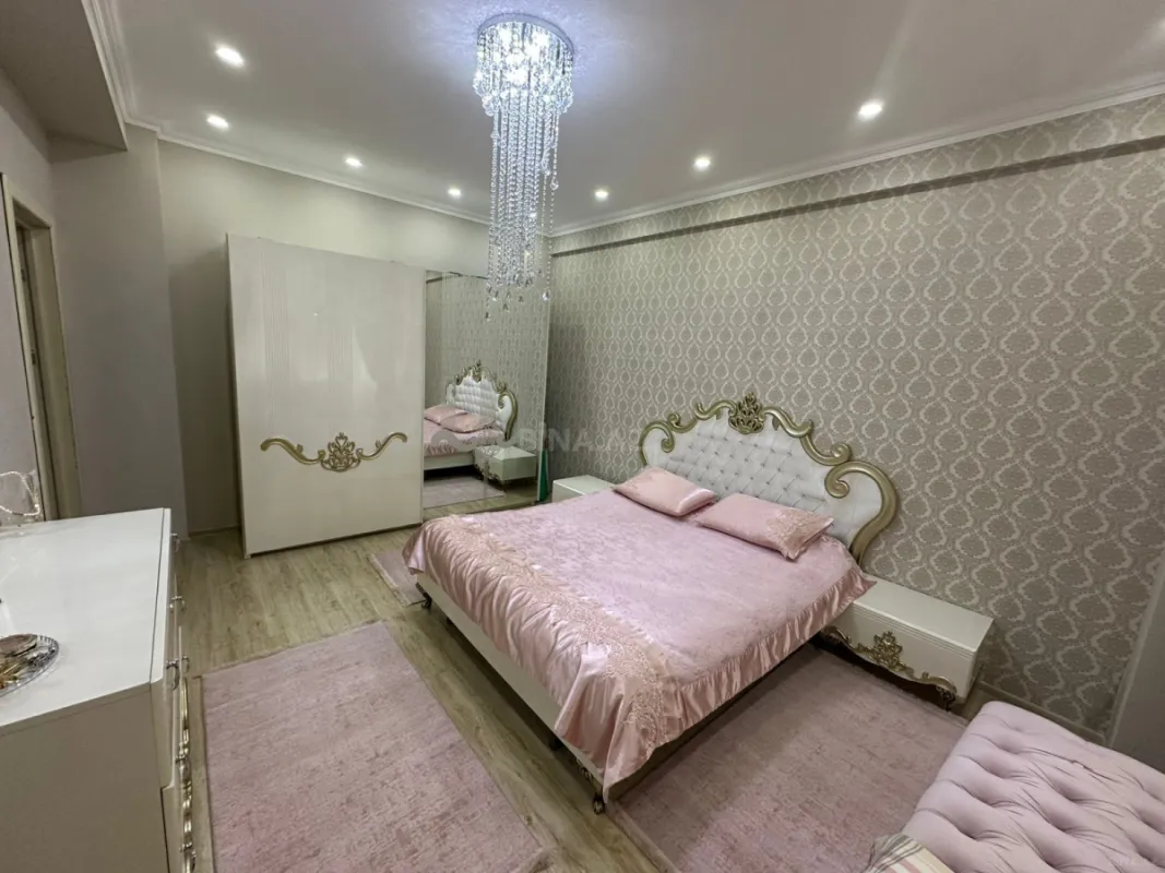 Satılır 4 otaqlı mənzil 108 m²