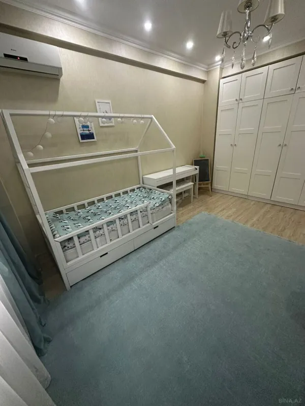 Satılır 4 otaqlı mənzil 108 m²
