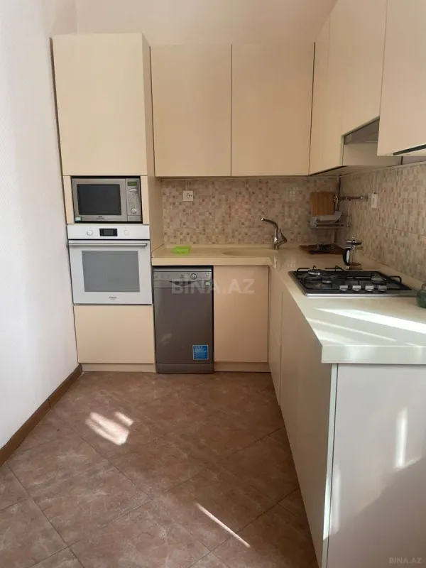 Kirayə verilir 4 otaqlı mənzil 130 m²