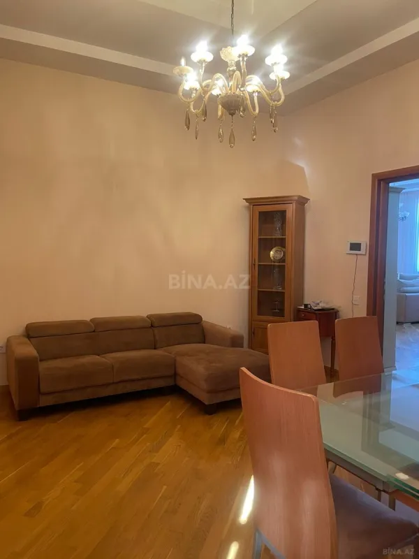 Kirayə verilir 4 otaqlı mənzil 130 m²