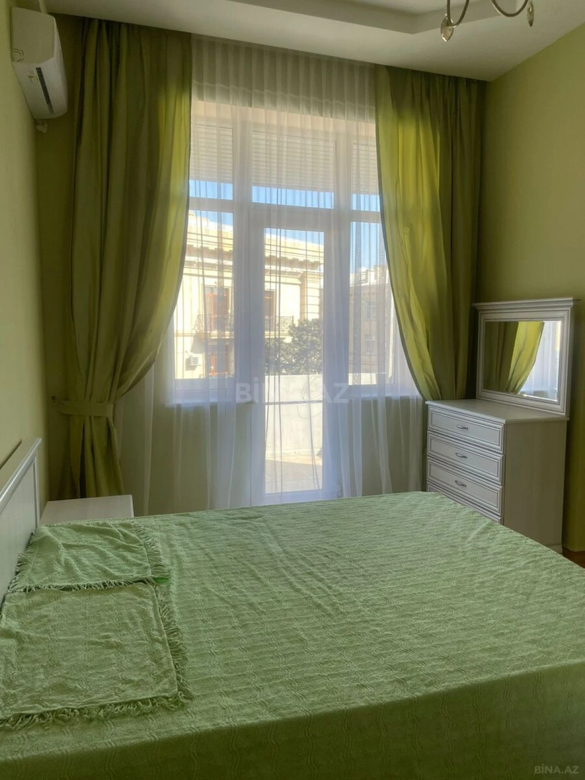 Kirayə verilir 4 otaqlı mənzil 130 m²