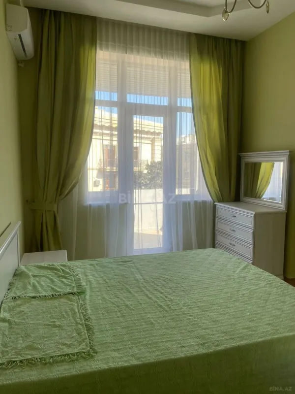 Kirayə verilir 4 otaqlı mənzil 130 m²