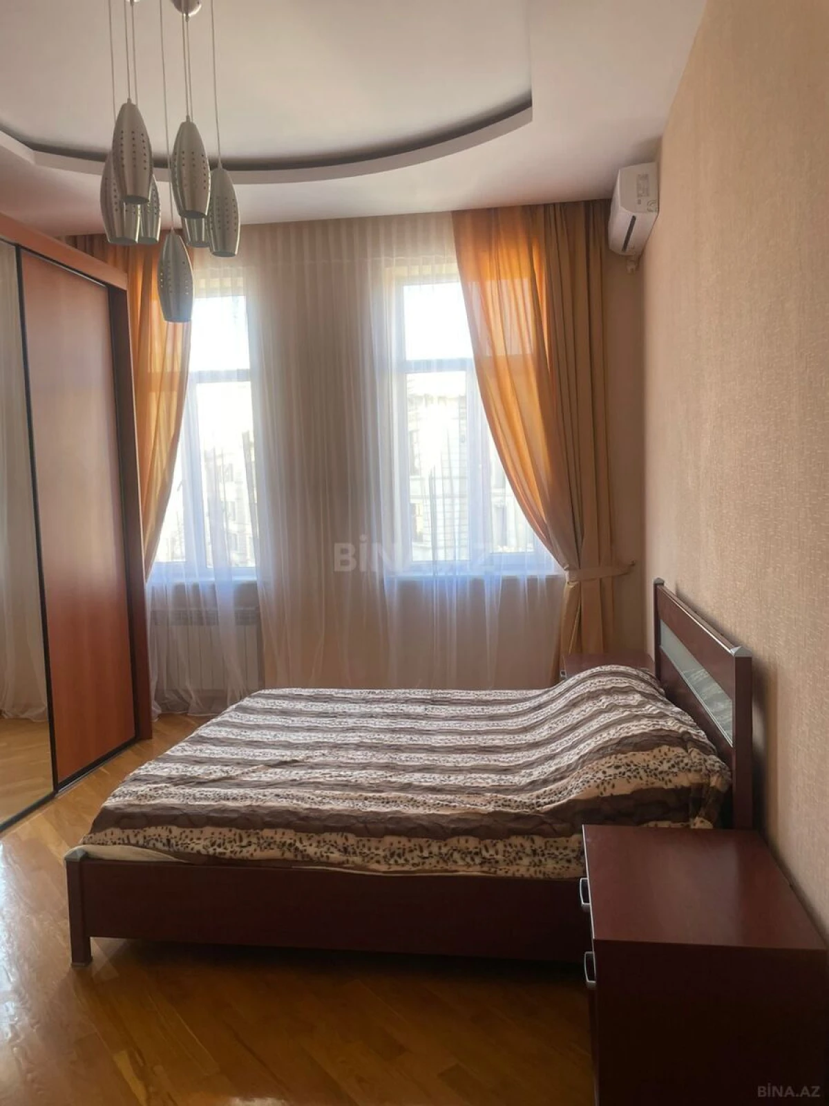Kirayə verilir 4 otaqlı mənzil 130 m²