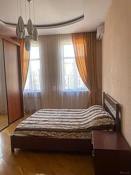 Kirayə verilir 4 otaqlı mənzil 130 m²