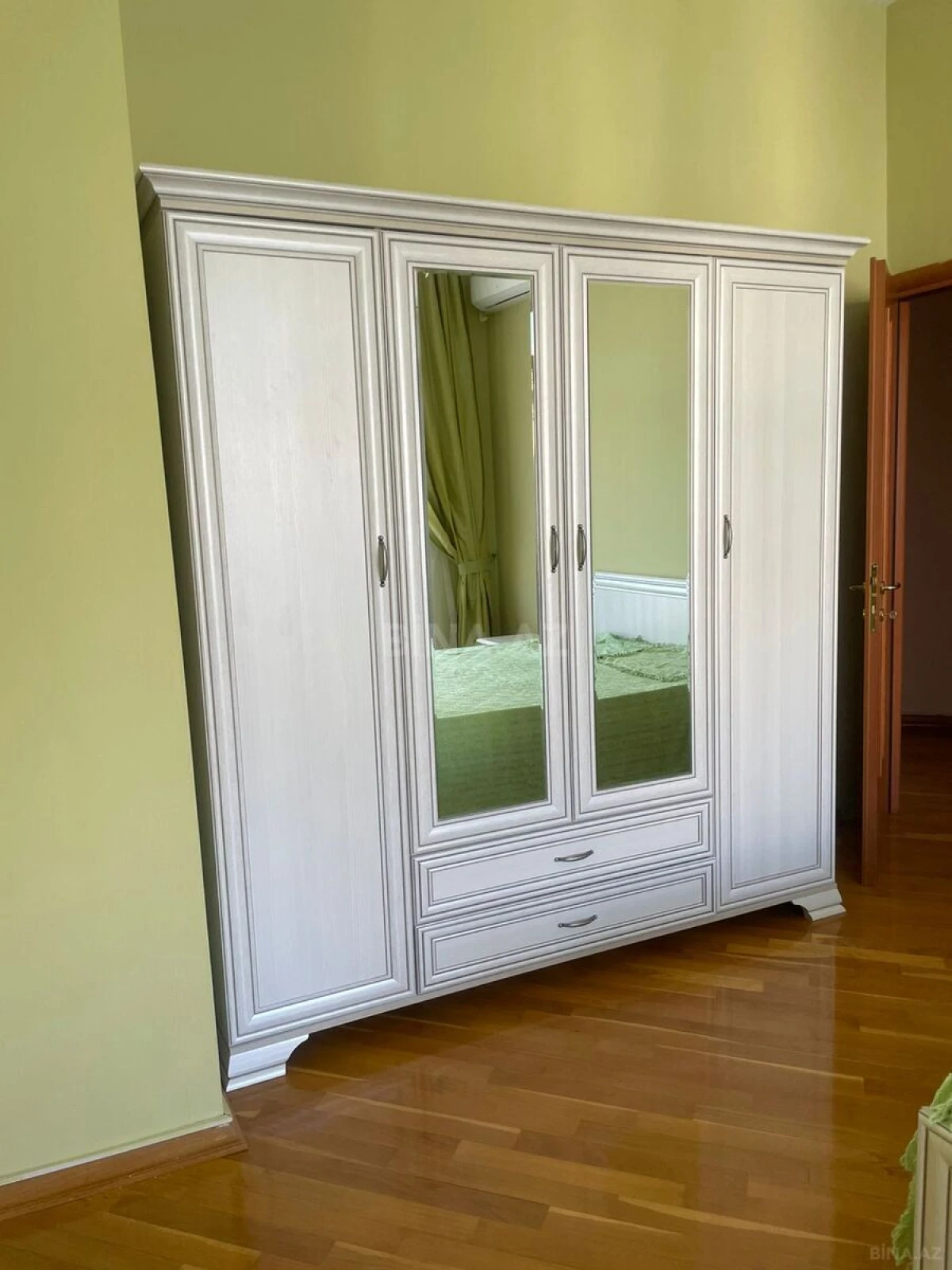 Kirayə verilir 4 otaqlı mənzil 130 m²