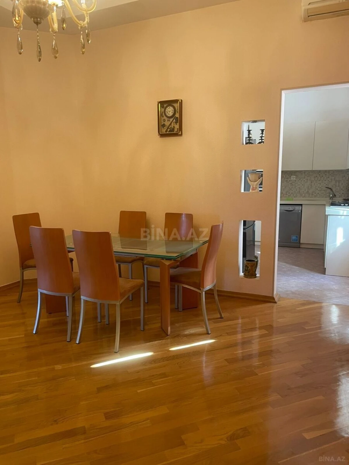 Kirayə verilir 4 otaqlı mənzil 130 m²