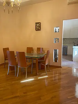 Kirayə verilir 4 otaqlı mənzil 130 m²