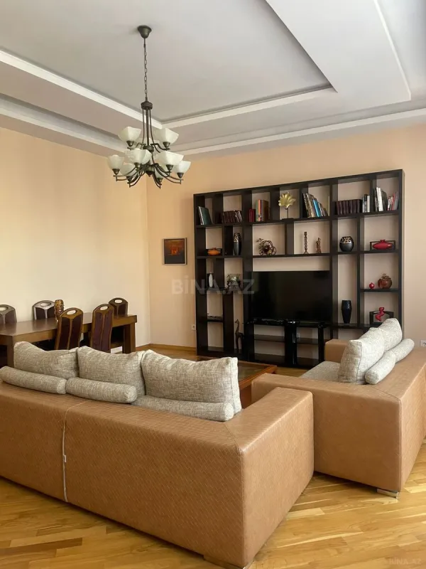 Kirayə verilir 4 otaqlı mənzil 130 m²