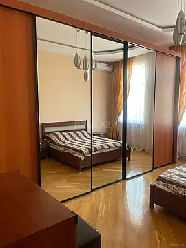 Kirayə verilir 4 otaqlı mənzil 130 m²