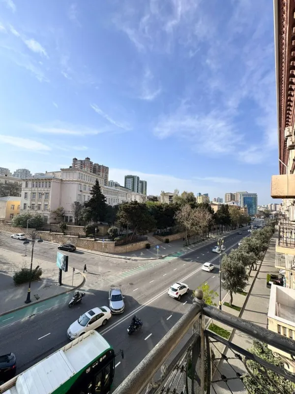 Satılır 3 otaqlı mənzil 95 m²