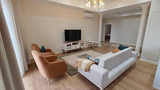 Kirayə verilir 3 otaqlı mənzil 130 m²