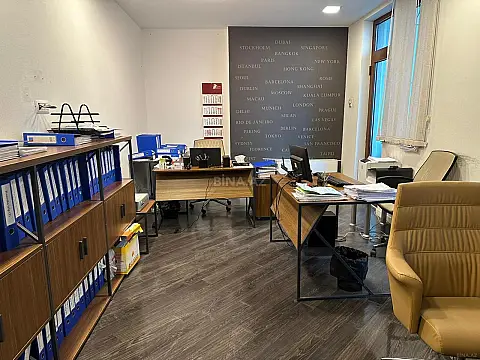 Kirayə verilir 6 otaqlı ofis 300 m²