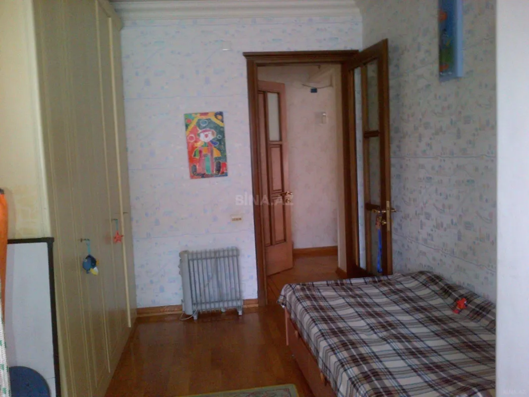 Satılır 6 otaqlı mənzil 180 m²