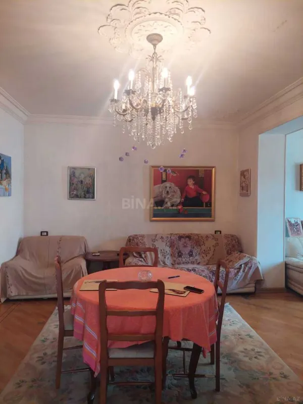 Satılır 6 otaqlı mənzil 180 m²