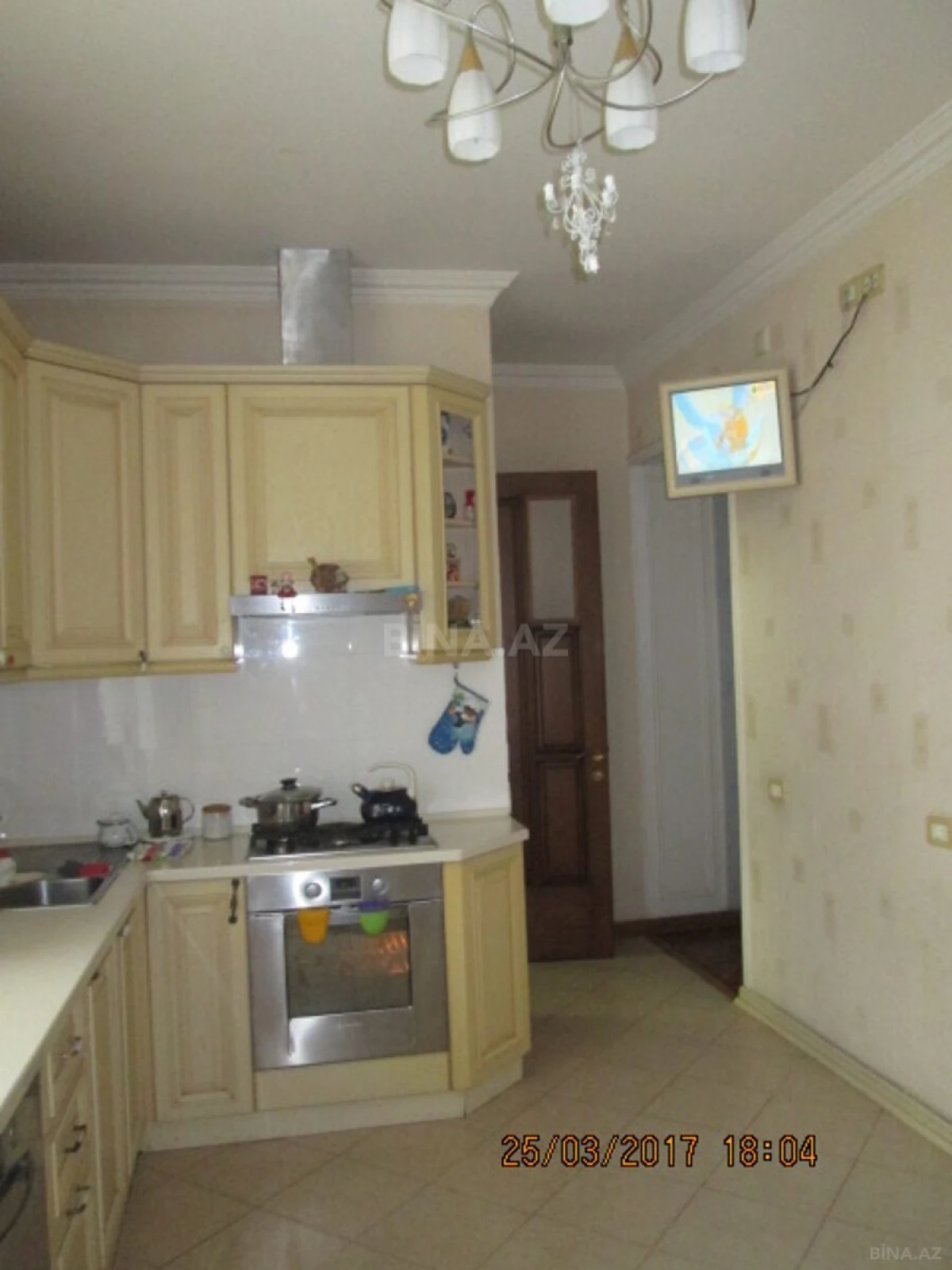 Satılır 6 otaqlı mənzil 180 m²